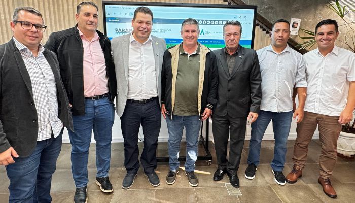 Foto - Assessoria Duas estradas rurais de Santa Tereza do Oeste receberão pavimentação, beneficiando produção agrícola da região